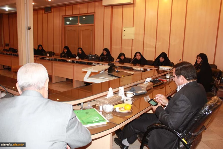 نشست اساتید دانشکده شهید شرافت با جناب آقای دکترخاکی معاونت محترم توسعه و برنامه ریزی منابع انسانی 5