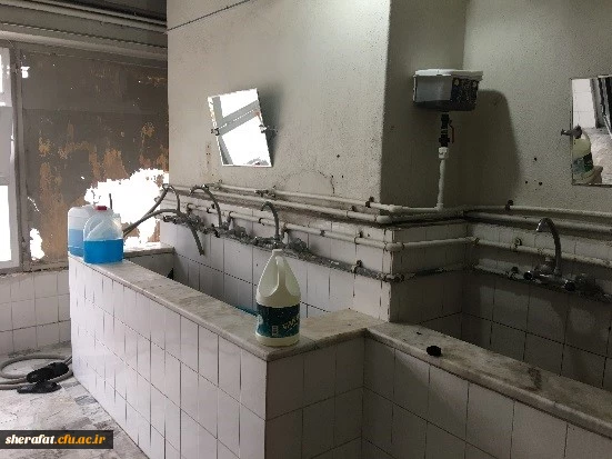 سرویس بهداشتی خوابگاه قبل از بازسازی