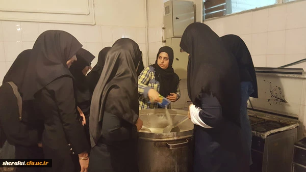 برپایی ایستگاه صلواتی وطبخ شله زرد نذری 

هیئت دانشجویی مرکز به همراه دانشجویان بسیجی شله زرد نذری درست کردند . 4