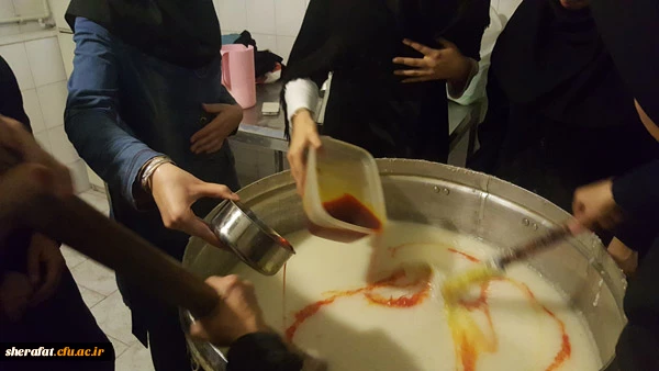 برپایی ایستگاه صلواتی وطبخ شله زرد نذری 

هیئت دانشجویی مرکز به همراه دانشجویان بسیجی شله زرد نذری درست کردند . 2