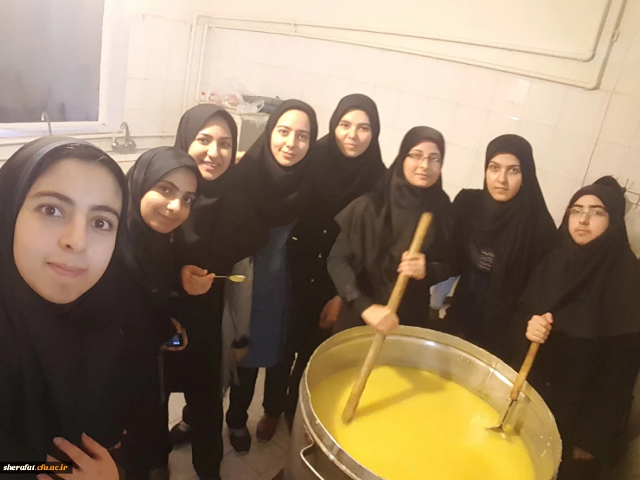 برپایی ایستگاه صلواتی وطبخ شله زرد نذری 

هیئت دانشجویی مرکز به همراه دانشجویان بسیجی شله زرد نذری درست کردند . 2