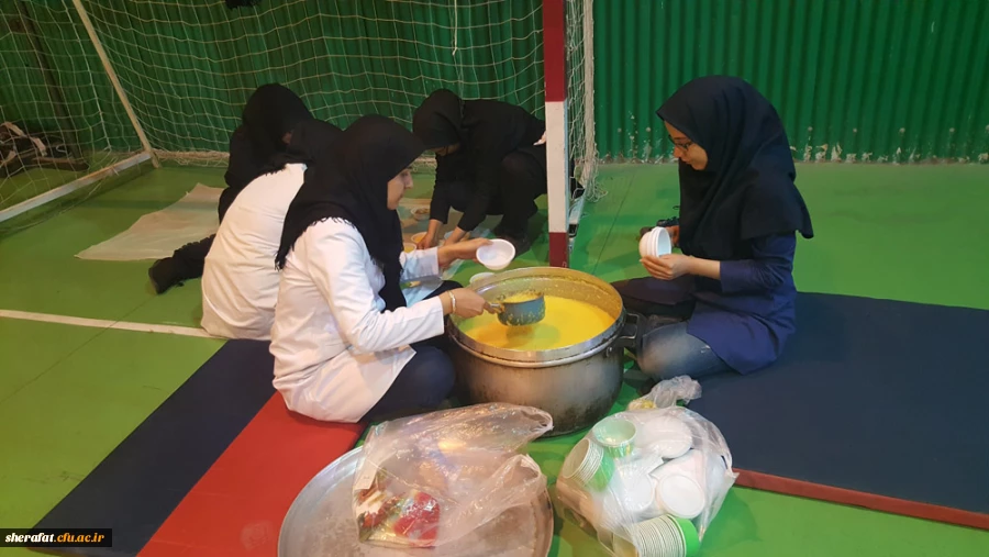 برپایی ایستگاه صلواتی وطبخ شله زرد نذری 

هیئت دانشجویی مرکز به همراه دانشجویان بسیجی شله زرد نذری درست کردند . 2