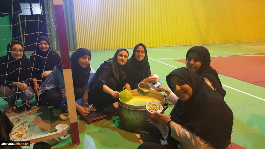 برپایی ایستگاه صلواتی وطبخ شله زرد نذری 

هیئت دانشجویی مرکز به همراه دانشجویان بسیجی شله زرد نذری درست کردند . 2