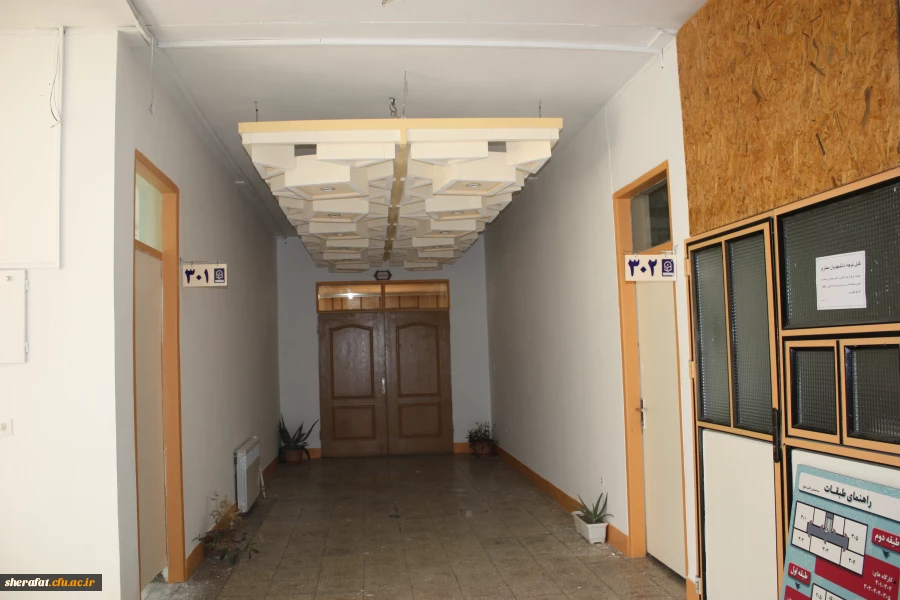 نقاشی و نصب پروژه دانشجویان هنر در طبقه همکف ساختمان قائم