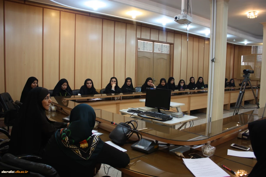 نمایشگاه دست سازه های کاربرد زبان در تربیت  - گروه فیزیک ورودی 94 4