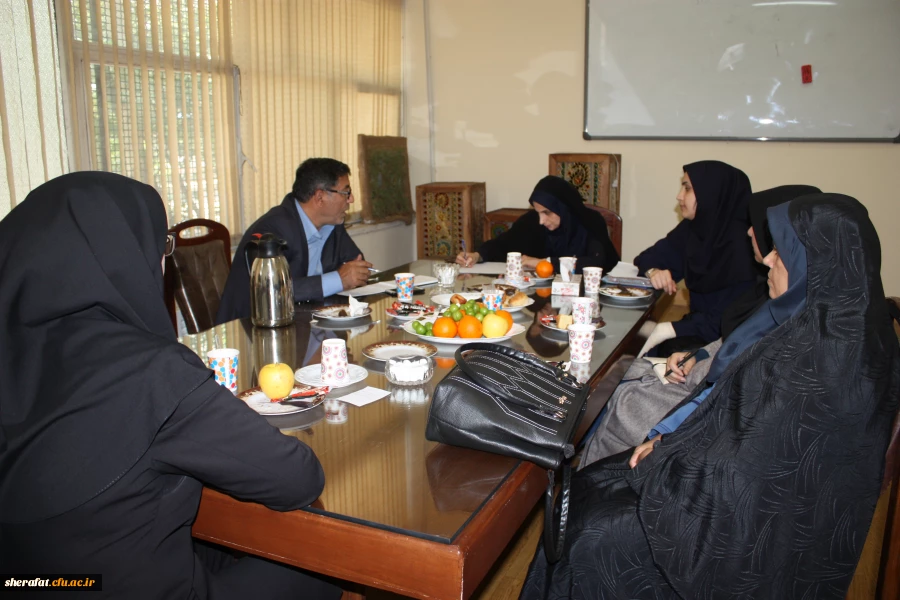 برگزاری جلسه گروه آموزشی علوم پایه ( رشته زیست - شیمی) 2