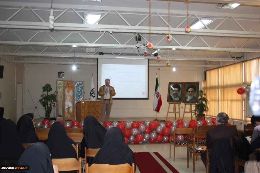 همایش بررسی رویکردهای نوین آموزش هندسه در کتب درسی دوره متوسطه 4