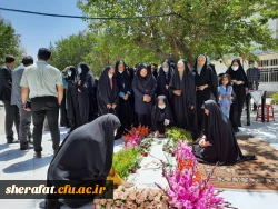 غبار روبی مزار شهید توسط شهردار ناحیه 1