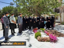 غبار روبی مزار شهید توسط شهردار ناحیه 1