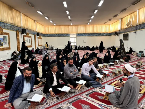 به مناسبت میلاد علی بن موسی الرّضا و گرامیداشت هفته ی کرامت سه شنبه مورخ 1402/03/09 با حضور سرکار خانم جورجانی مدیر اجتماعی شهرداری و جناب اقای سولگی مسئول سرای محله و هئیت همراه، بازدید از مقبره ی شهید گمنام، تفسیر و روخوانی آیه ۲۵۵ از سوره بقره قرآن و ن