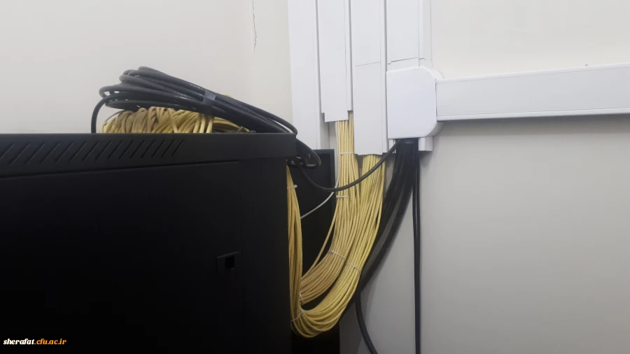 با تلاش تیم فناوری مرکز شهید شرافت پروژه زیرساخت شبکه مرکز شهید شرافت افتتاح گردید.
دسترسی به اینترنت برای تمامی همکاران،اساتید و دانشجویان در هر نقطه از دانشگاه میسر گردید 3