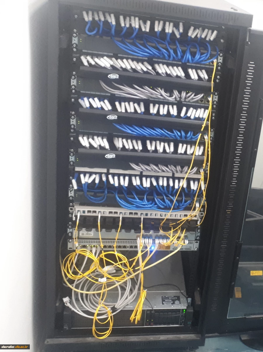 با تلاش تیم فناوری مرکز شهید شرافت پروژه زیرساخت شبکه مرکز شهید شرافت افتتاح گردید.
دسترسی به اینترنت برای تمامی همکاران،اساتید و دانشجویان در هر نقطه از دانشگاه میسر گردید 2