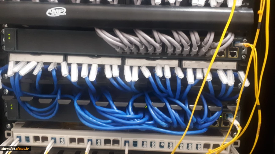 با تلاش تیم فناوری مرکز شهید شرافت پروژه زیرساخت شبکه مرکز شهید شرافت افتتاح گردید.
دسترسی به اینترنت برای تمامی همکاران،اساتید و دانشجویان در هر نقطه از دانشگاه میسر گردید 5