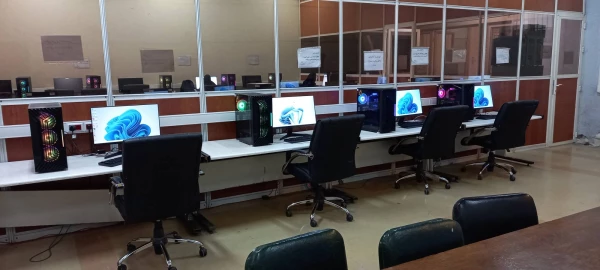 با تلاش تیم فناوری مرکز شهید شرافت پروژه زیرساخت شبکه مرکز شهید شرافت افتتاح گردید.
دسترسی به اینترنت برای تمامی همکاران،اساتید و دانشجویان در هر نقطه از دانشگاه میسر گردید 8