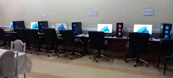 با تلاش تیم فناوری مرکز شهید شرافت پروژه زیرساخت شبکه مرکز شهید شرافت افتتاح گردید.
دسترسی به اینترنت برای تمامی همکاران،اساتید و دانشجویان در هر نقطه از دانشگاه میسر گردید 13