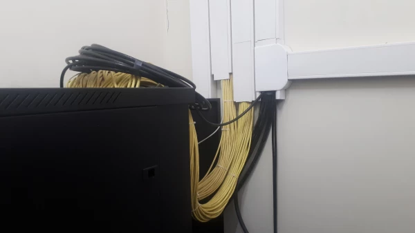 با تلاش تیم فناوری مرکز شهید شرافت پروژه زیرساخت شبکه مرکز شهید شرافت افتتاح گردید.
دسترسی به اینترنت برای تمامی همکاران،اساتید و دانشجویان در هر نقطه از دانشگاه میسر گردید 18