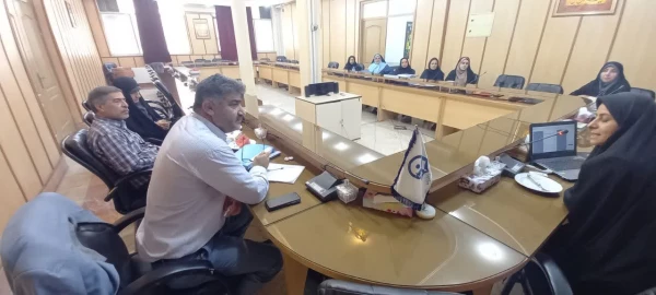 جلسه کارشناسان مرکز با آقای مقدم فر 3