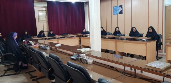 جلسه هم اندیشی  نماینده نهاد رهبری با اعضای کادر مرکز آموزش عالی شهید شرافت، نماینده تشکل ها و کانون های فعال مرکز  2