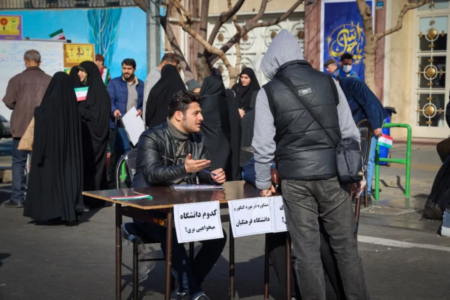 برپایی غرفه دانشگاه فرهنگیان استان تهران در خیابان انقلاب به مناسبت یوم الله ۲۲ بهمن 8