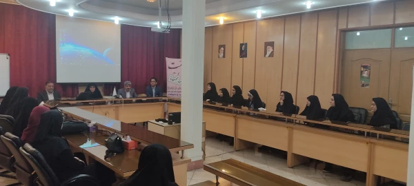 نشست صمیمانه  دانشجویان رتبه برتر کنکور کارشناسی ارشد مرکز آموزش عالی شهید شرافت  4