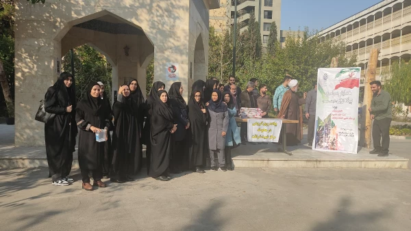 پیاده روی گروهی در محوطه مرکز  2