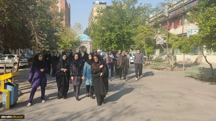 پیاده روی گروهی در محوطه مرکز  5