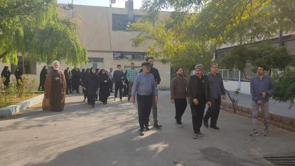 پیاده روی گروهی در محوطه مرکز  6