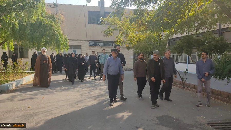 پیاده روی گروهی در محوطه مرکز  6