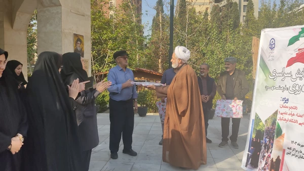 پیاده روی گروهی در محوطه مرکز  8