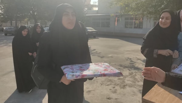 پیاده روی گروهی در محوطه مرکز  9