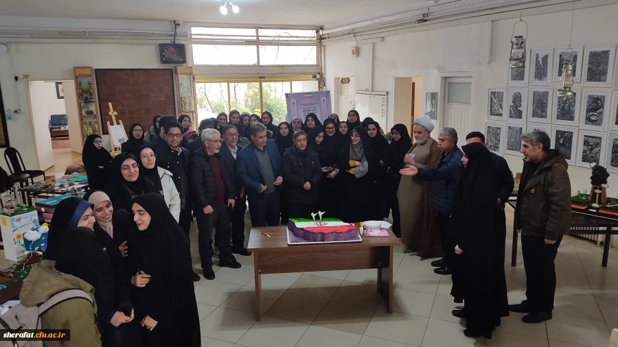 #به_مناسبت_دهه_فجر نمایشگاه 
• ⌝ دست سازه های بوم شناسی و زمین شناسی⌞ • 8