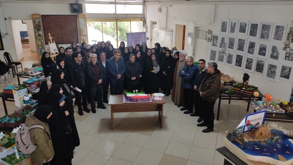 #به_مناسبت_دهه_فجر نمایشگاه 
• ⌝ دست سازه های بوم شناسی و زمین شناسی⌞ • 9