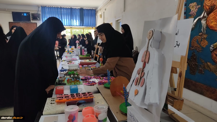 نمایشگاه 
«خلاقیت در آموزش علوم تجربی و زیست شناسی» 11