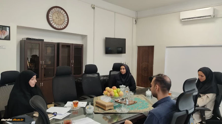 «جلسه مصاحبه با داوطلبان تدریس در گروه کار و فناوری»
 2