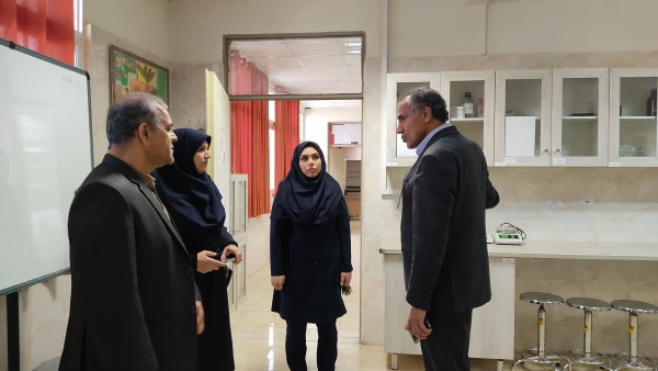 بازدید معاون پژوهشی دانشگاه فرهنگیان استان تهران از آزمایشگاه ها و کارگاه های دانشکده شهید شرافت 4