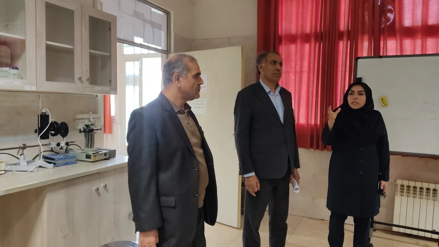 بازدید معاون پژوهشی دانشگاه فرهنگیان استان تهران از آزمایشگاه ها و کارگاه های دانشکده شهید شرافت 6