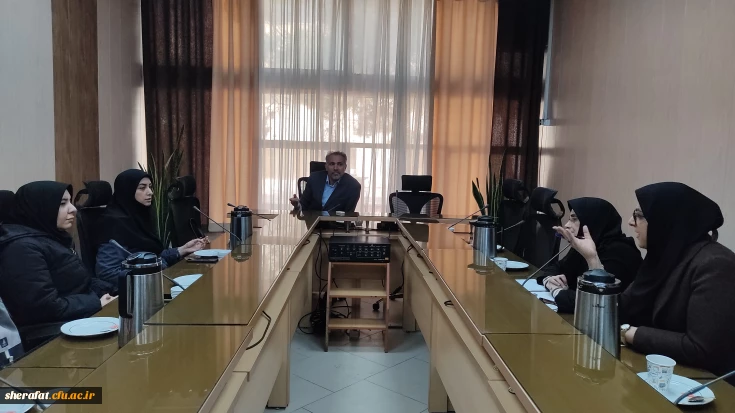 جلسه گروه  آموزشی زیست شناسی در مرکز شهید شرافت