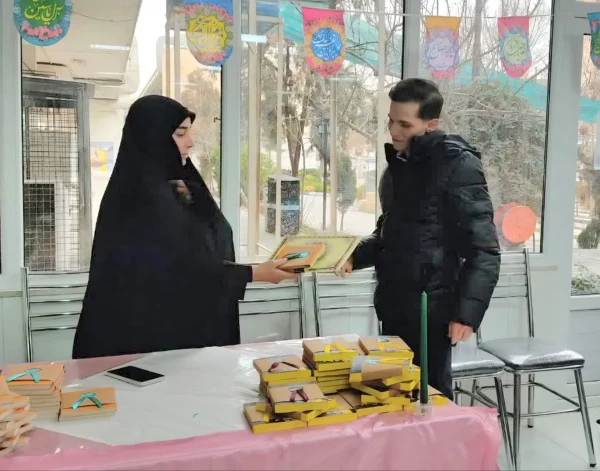 
هفته پاسدار و تقدیر از پرسنل حراست دانشکده شهید شرافت

 4