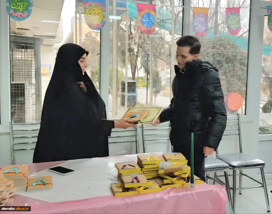 
هفته پاسدار و تقدیر از پرسنل حراست دانشکده شهید شرافت

 4